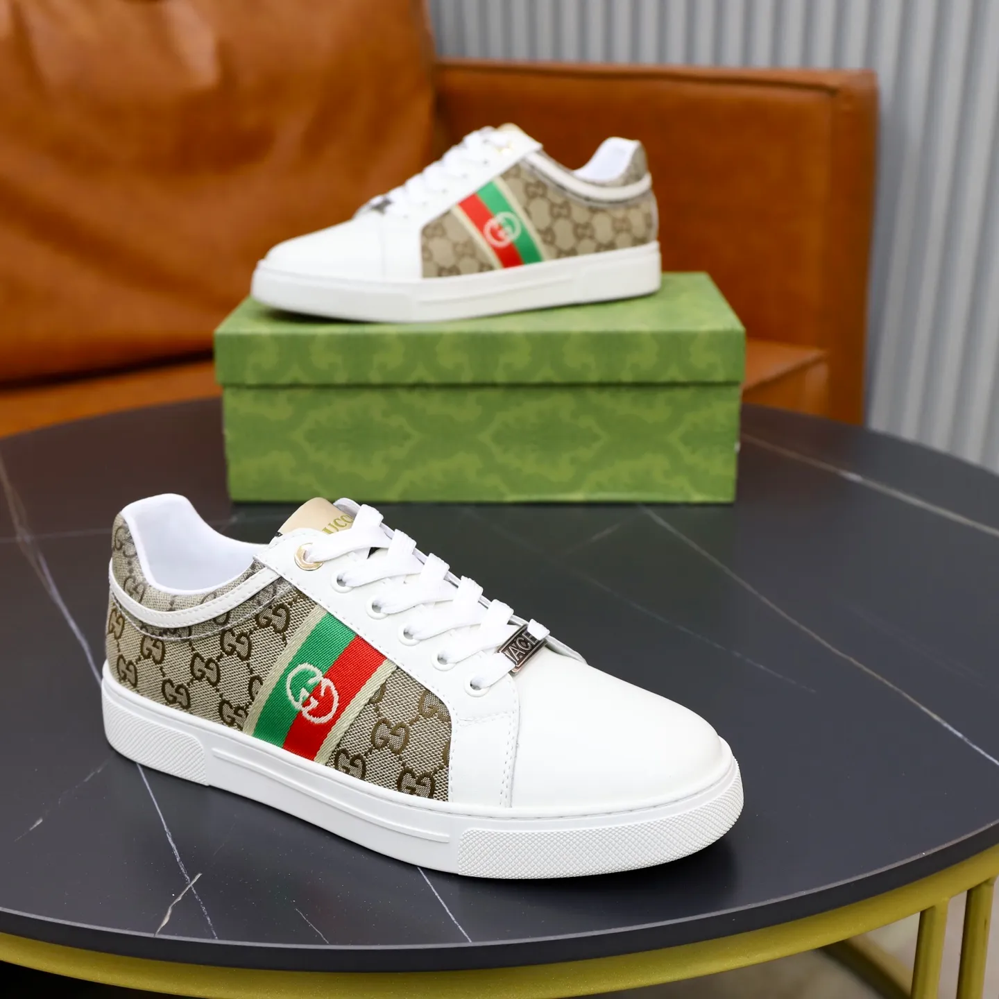 Ex-factory price: 440💰🙅‍♂️🙅‍♂️🙅‍♂️ Brand: GUCCI Standard code: 38-44 (45 customized) Grade: Same as the official website Material: Original material splicing Comfortable and breathable lining Lightweight and wear-resistant sports outsole Style category: Men's fashionable casual shoes Running sneakers Distinguished luxury brand elements Top luxury Color: actual picture color